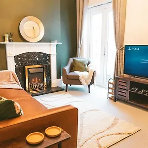 apt-the-naunton-nook.cardiffhotelswales.com/